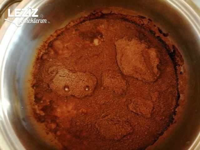 Çikolata Soslu İrmik Tatlısı