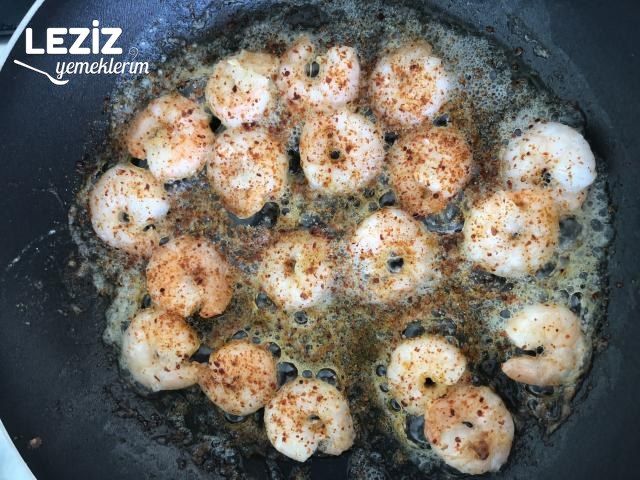 Baharatlı Tereyağlı Tavada Karides Nasıl Yapılır?