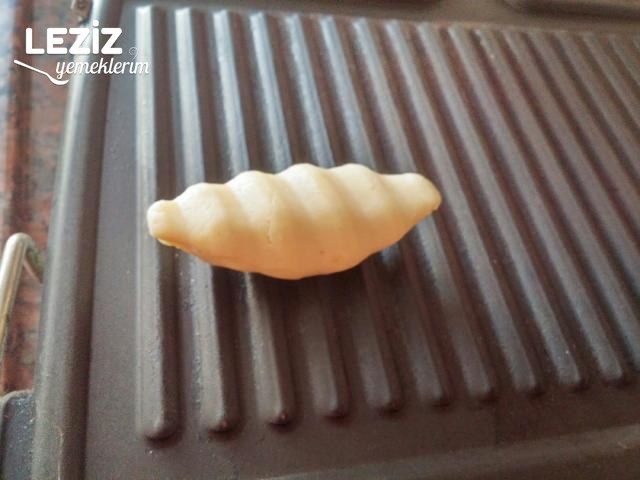 Çikolata Dolgulu Şekli Şahane Tırtıklı Kurabiye