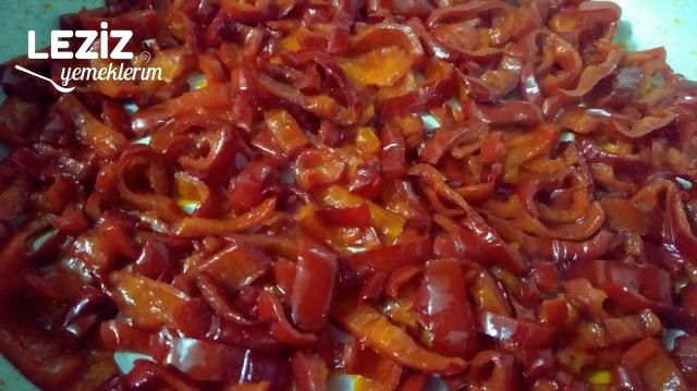 Kaşarlı Kırmızı Biber Kavurması