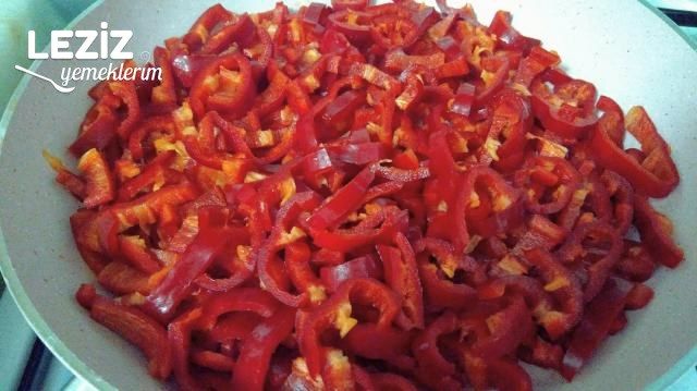 Kaşarlı Kırmızı Biber Kavurması