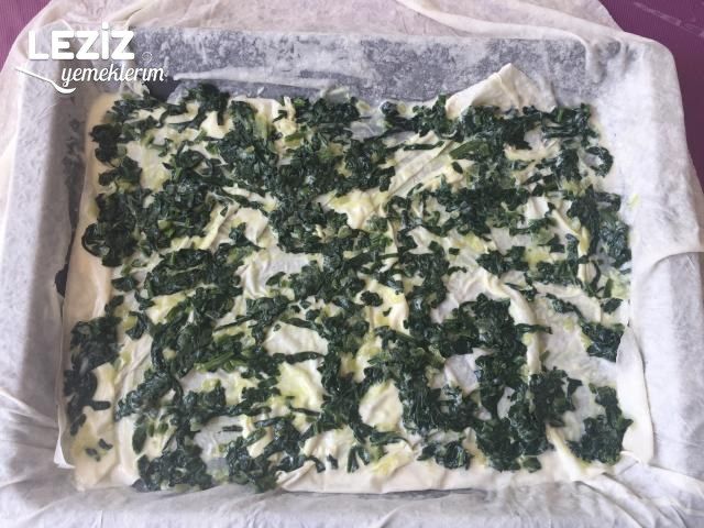 Yumuşacık Sodalı Tepsi Böreği