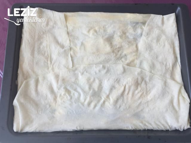 Yumuşacık Sodalı Tepsi Böreği