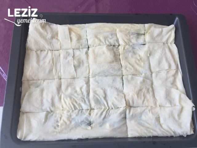 Yumuşacık Sodalı Tepsi Böreği