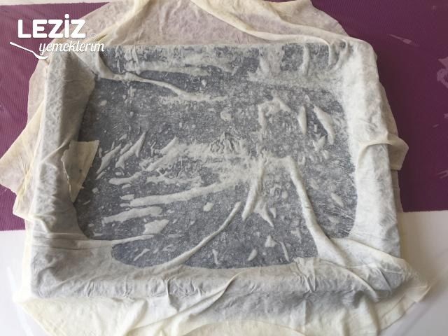 Yumuşacık Sodalı Tepsi Böreği