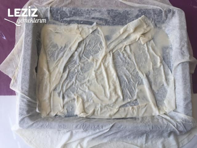 Yumuşacık Sodalı Tepsi Böreği