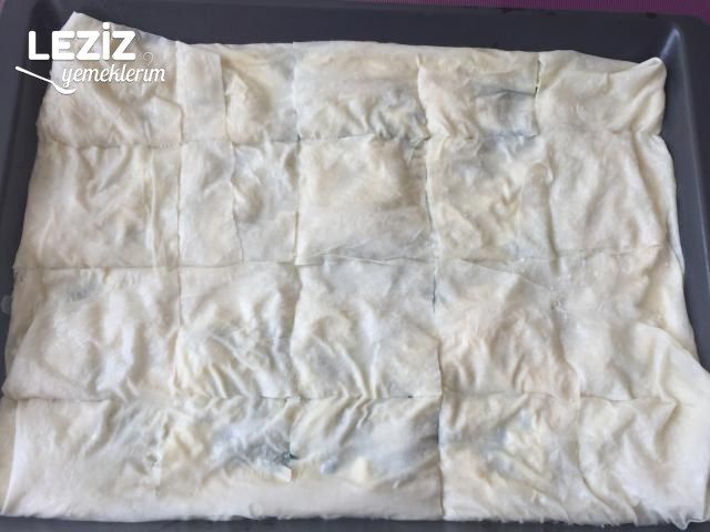 Yumuşacık Sodalı Tepsi Böreği