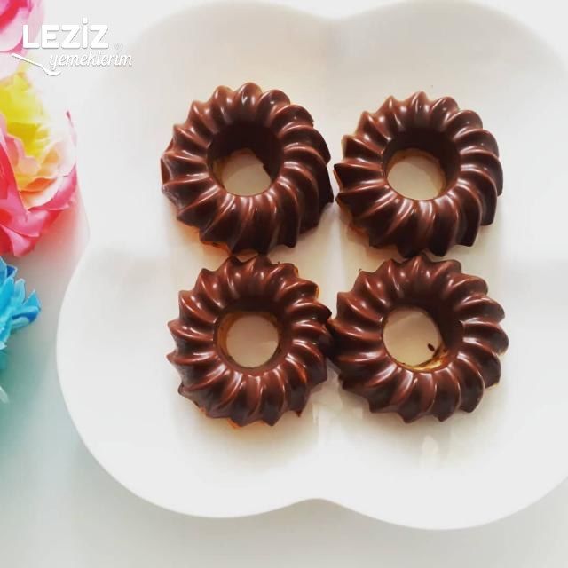 Çikolata Kaplı Kalpli Kekler