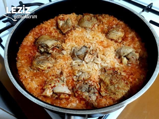Soğanlı Sosuyla Enfes Tavuklu Pilav