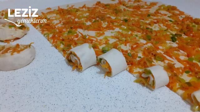 Dillere Destan Lezzetiyle Pırasalı Poğaça (Videolu)