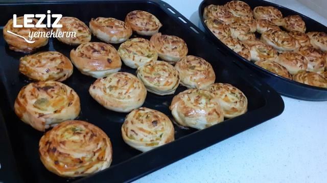 Dillere Destan Lezzetiyle Pırasalı Poğaça (Videolu)