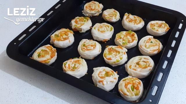 Dillere Destan Lezzetiyle Pırasalı Poğaça (Videolu)