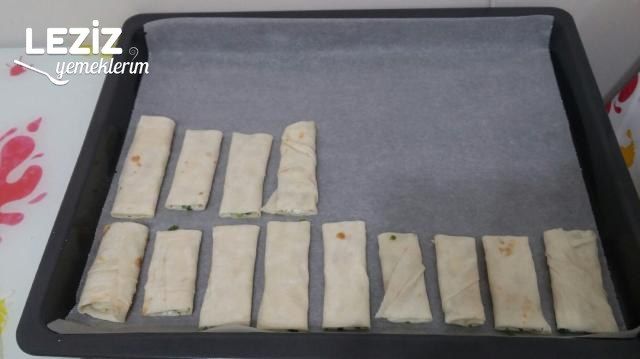 Fırında Peynirli İkramlık Rulo Börek