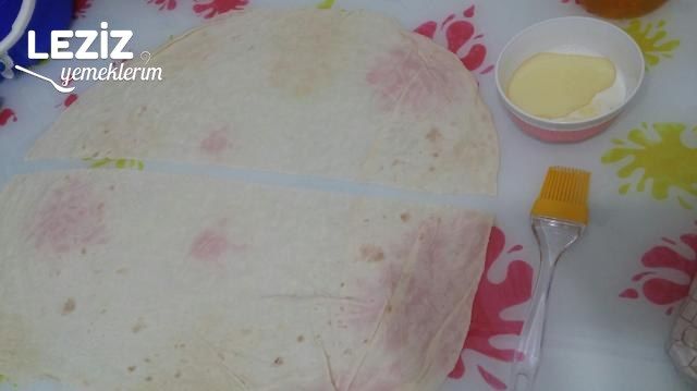 Fırında Peynirli İkramlık Rulo Börek