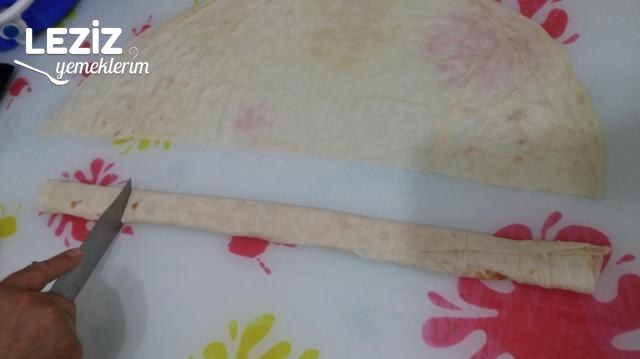 Fırında Peynirli İkramlık Rulo Börek