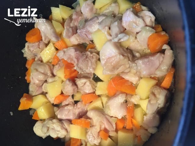 Tavuklu Bezelye Yemeği