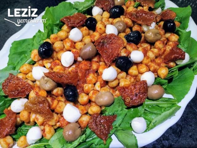 Rokalı Nohut Salatası