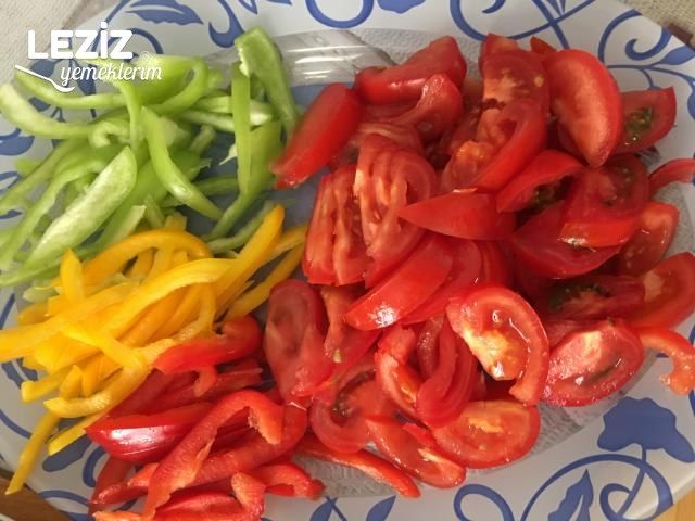 Tavuklu Karışık Pizza Tarifi