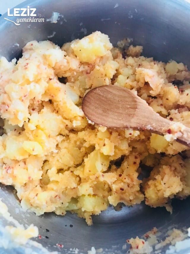 Gül Böreği (Patatesli)