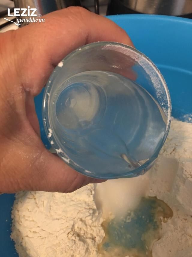 Tam Ölçülü Çiğ Börek Tarifi