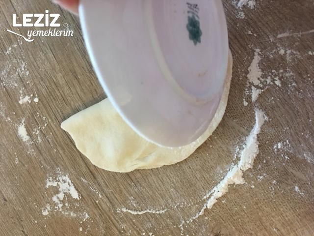 Tam Ölçülü Çiğ Börek Tarifi