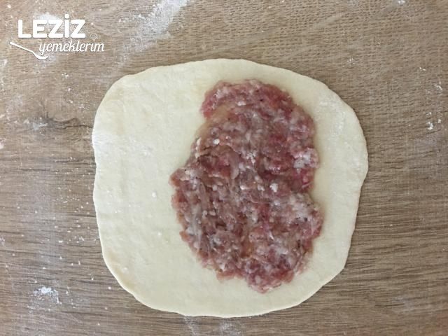 Tam Ölçülü Çiğ Börek Tarifi