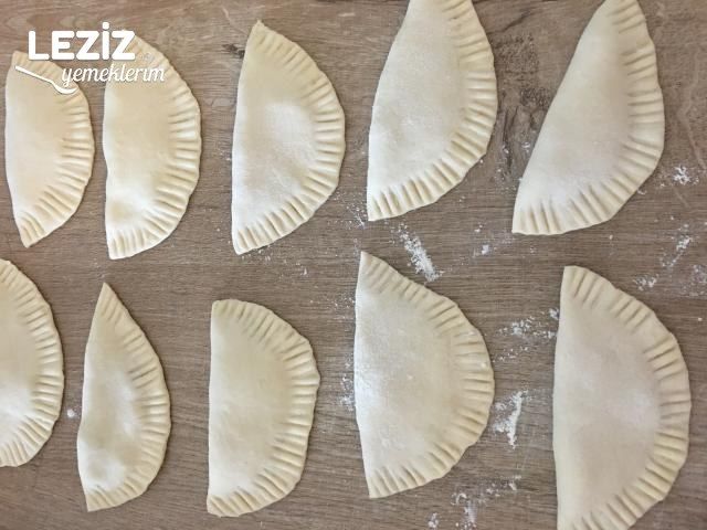Tam Ölçülü Çiğ Börek Tarifi
