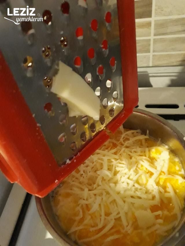 Tereyağlı Kaşarlı Yumurta