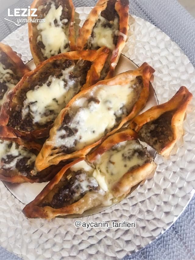 Kıymalı Ve Kaşarlı Pide