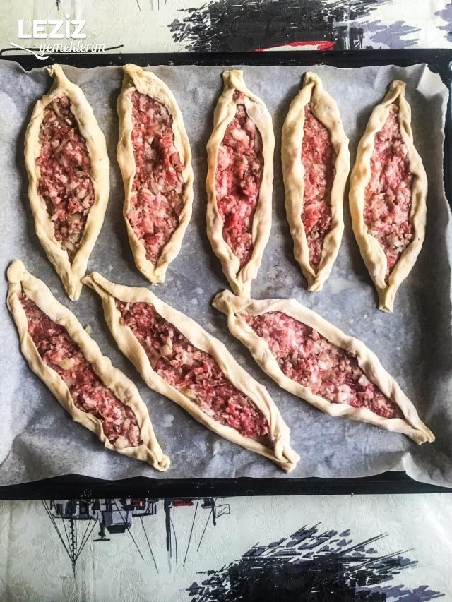 Kıymalı Ve Kaşarlı Pide