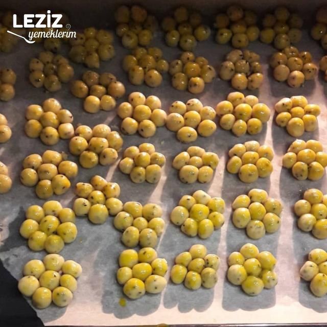 Mahlepli Çörekotlu Çiçek Kurabiye Leziz Yemeklerim