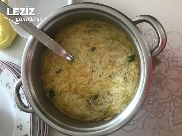 Kemik Suyuna Havuçlu Şehriye Çorbası