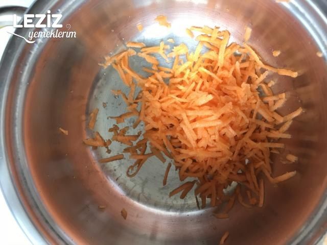 Kemik Suyuna Havuçlu Şehriye Çorbası