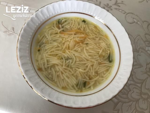 Kemik Suyuna Havuçlu Şehriye Çorbası