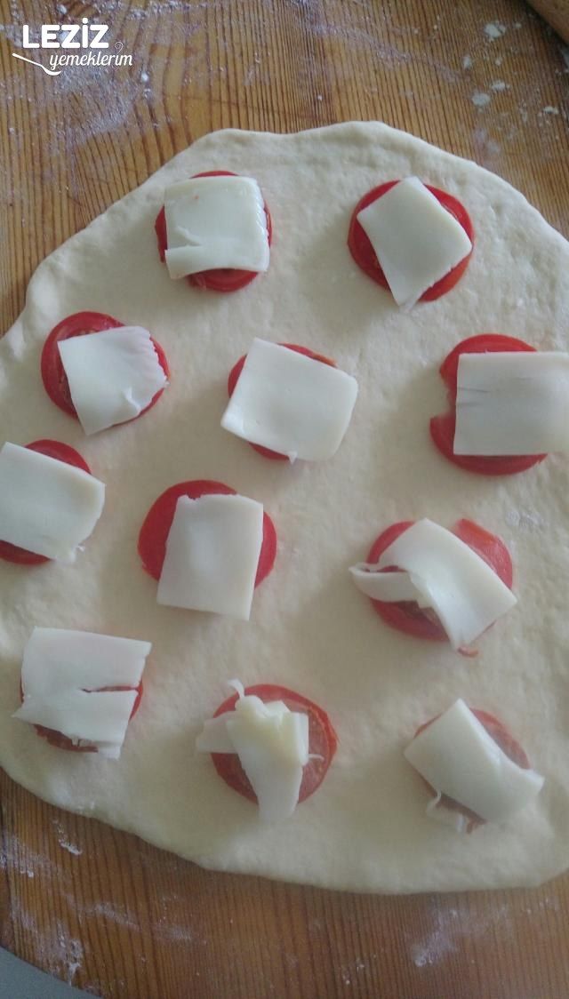 Mayalı Pizza Pişi (Ayrıntılı)