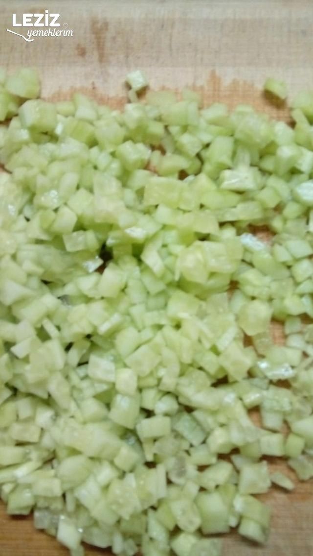 Sarımsaklı Koyu Bir Cacık