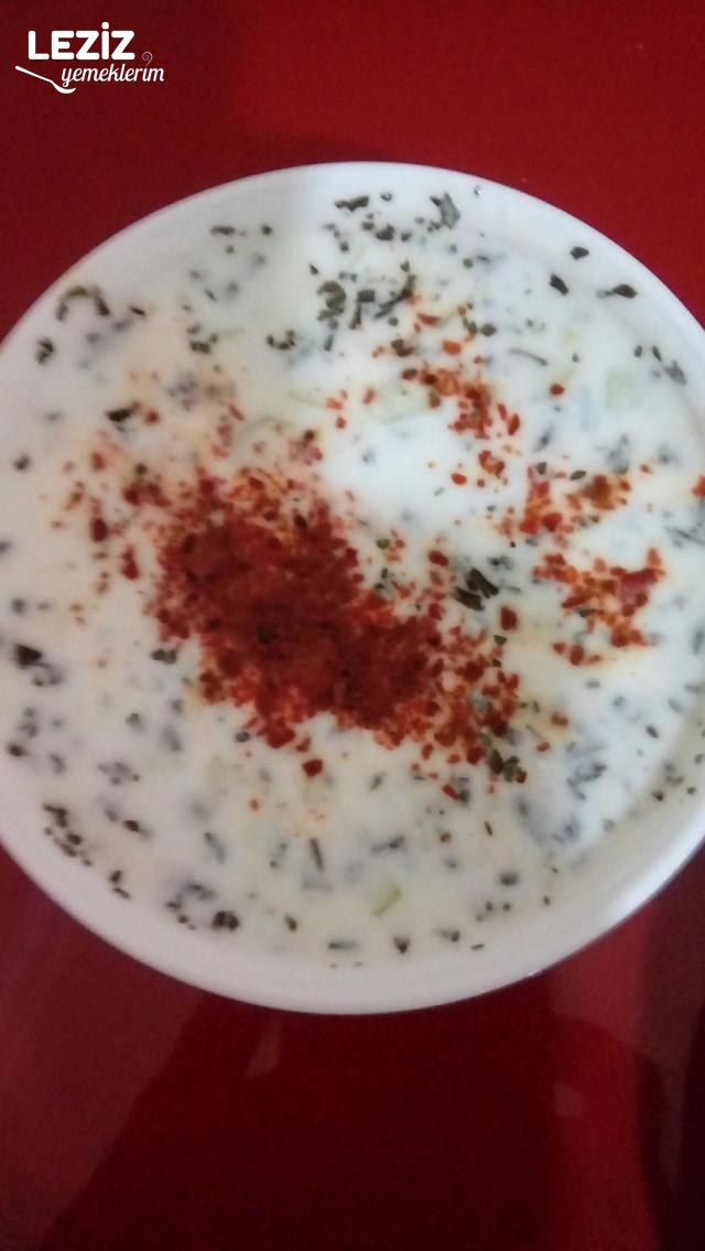 Sarımsaklı Koyu Bir Cacık