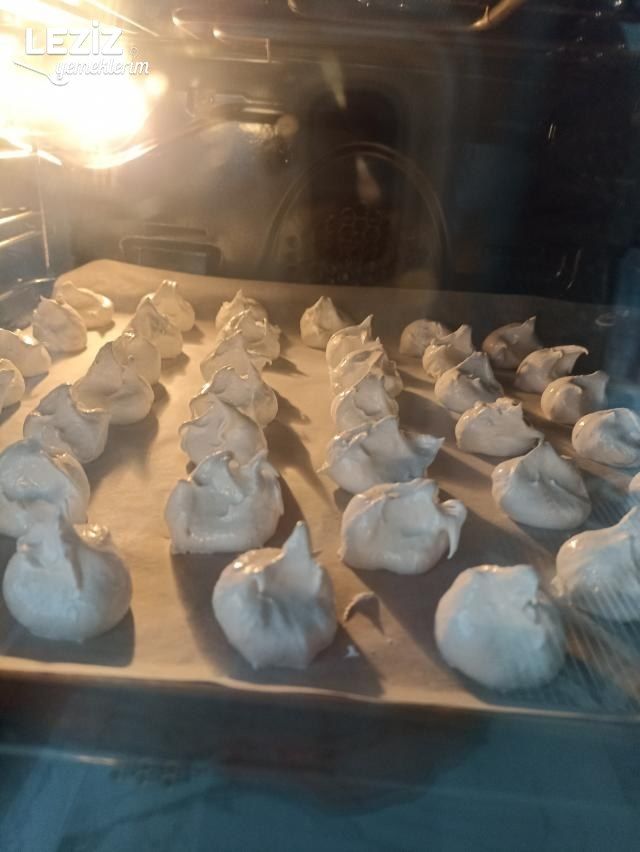 Mereng (Beze, Köpük Kurabiye) Yapımı