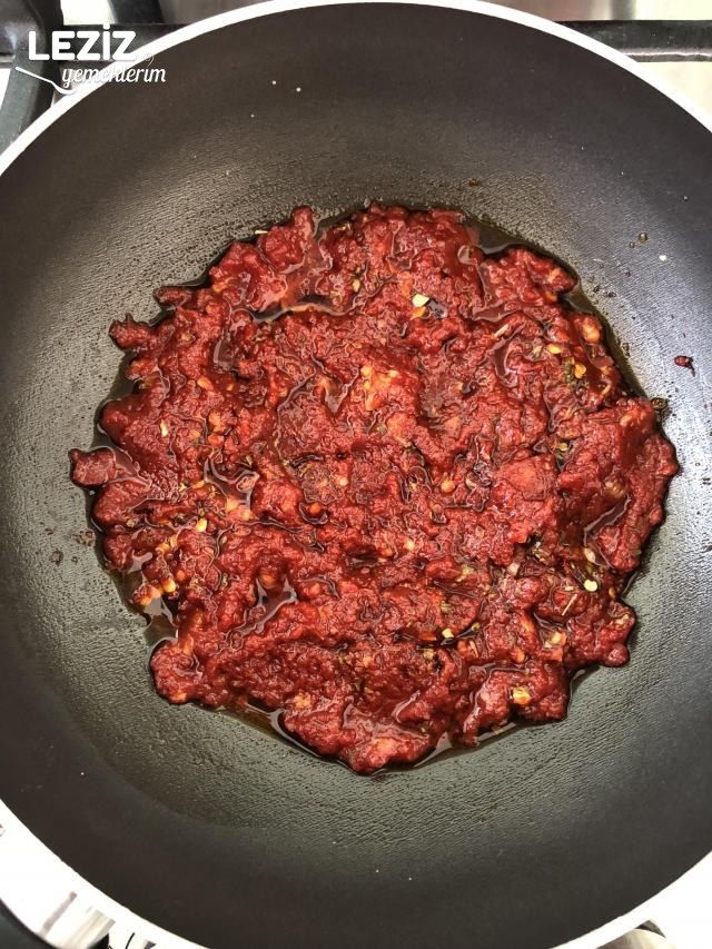 Evde Pizza Tarifi (Mayasız Pizza Hamuru İle)