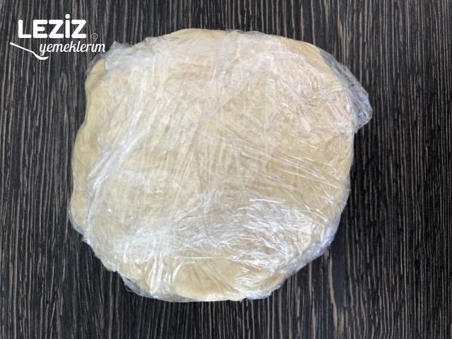 Evde Pizza Tarifi (Mayasız Pizza Hamuru İle)
