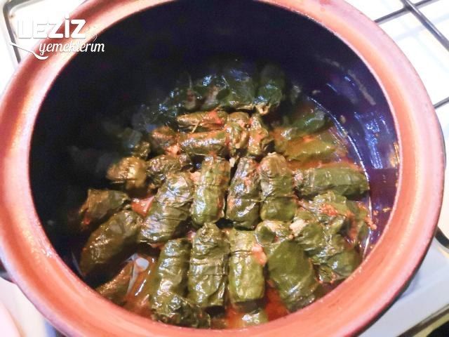 Güvecde Etli Pazı Sarması