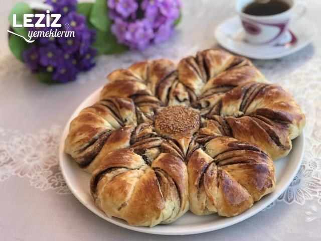 Çikolatalı Çiçek Çörek