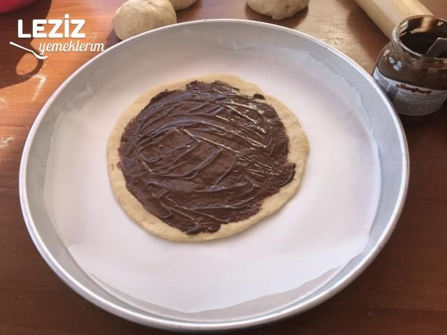 Çikolatalı Çiçek Çörek