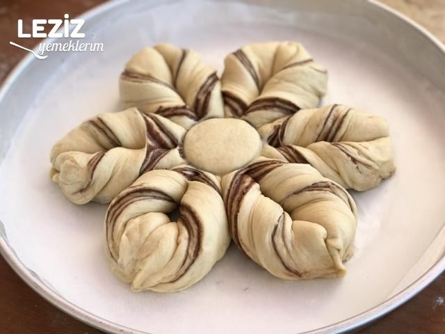 Çikolatalı Çiçek Çörek