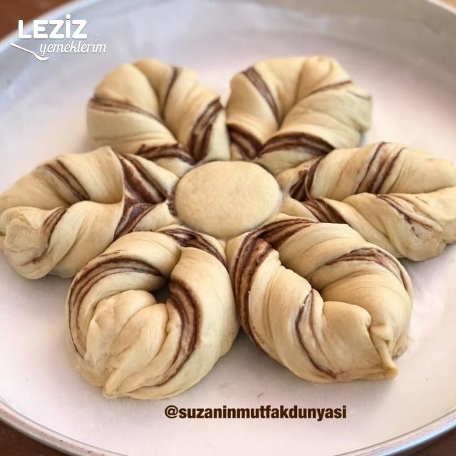 Çikolatalı Çiçek Çörek