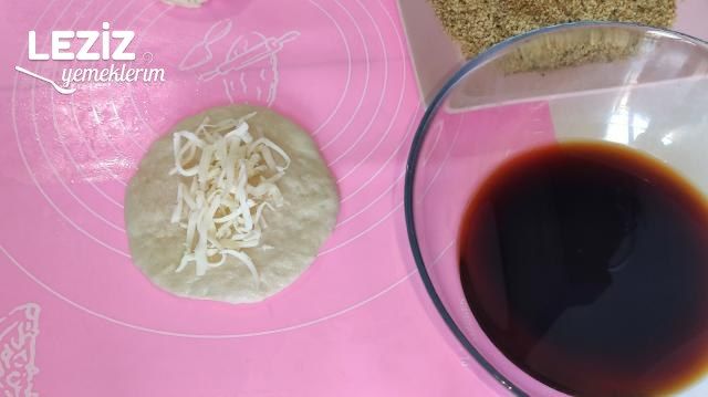 Pastane Lezzetinde Efsane Kaşarlı Simit Poğaça