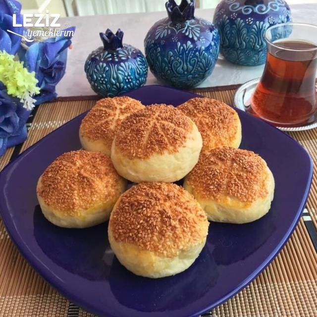 Susamlı Puf Poğaça (Yoğurt Suyu İle Yapılmış)