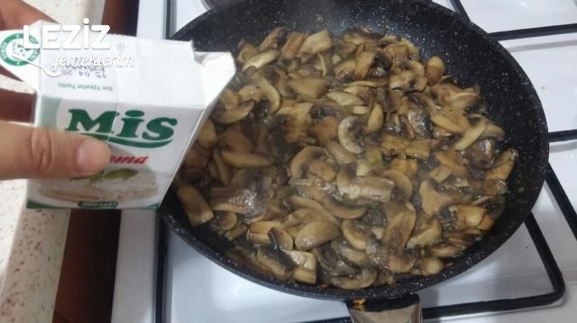 Et Tavuk Köfte Yanına Kremalı Mantar Nasıl Yapılır