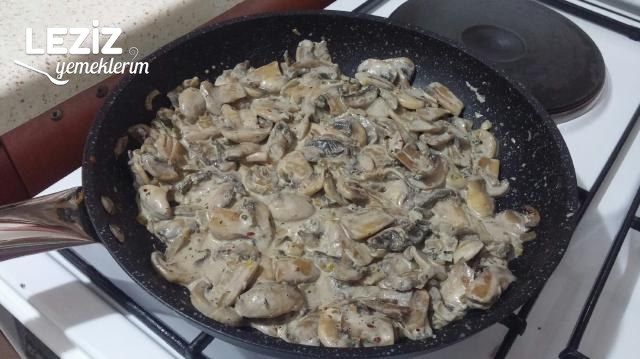 Et Tavuk Köfte Yanına Kremalı Mantar Nasıl Yapılır