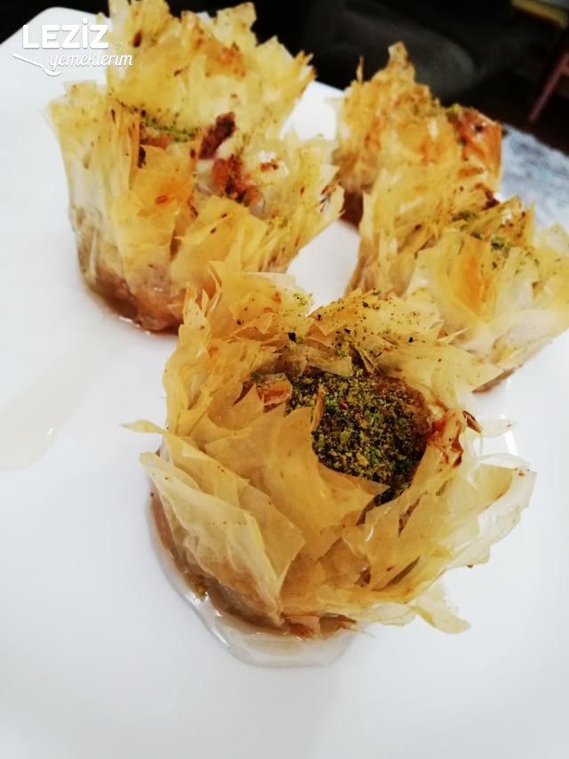 Yufkalı Fıstıklı Revani